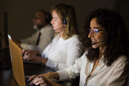 customer-service-workers-dark-office_74855-2733.jpg