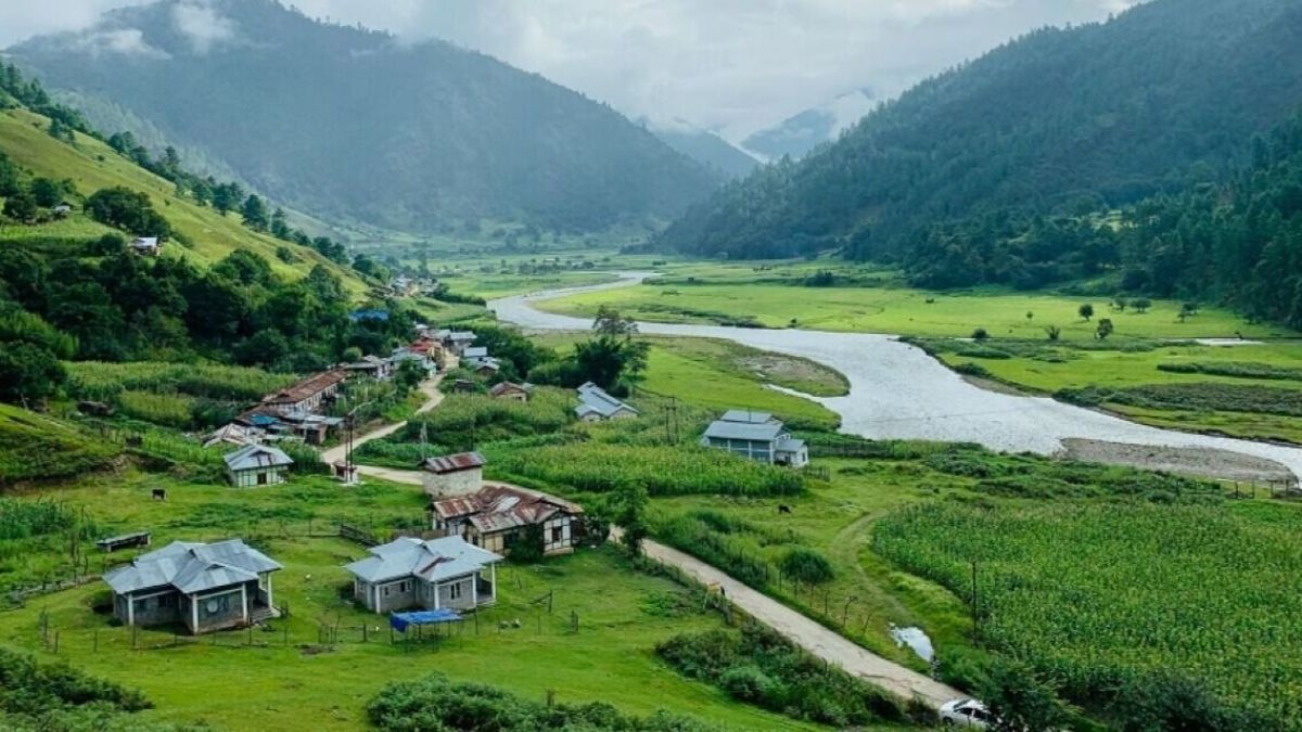 Click to enlarge Top Tourist Places in India for Summer 2025.jpg