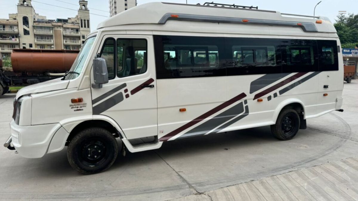 Click to enlarge Book 12 Seater Tempo Traveller for Weekend Trip.jpg