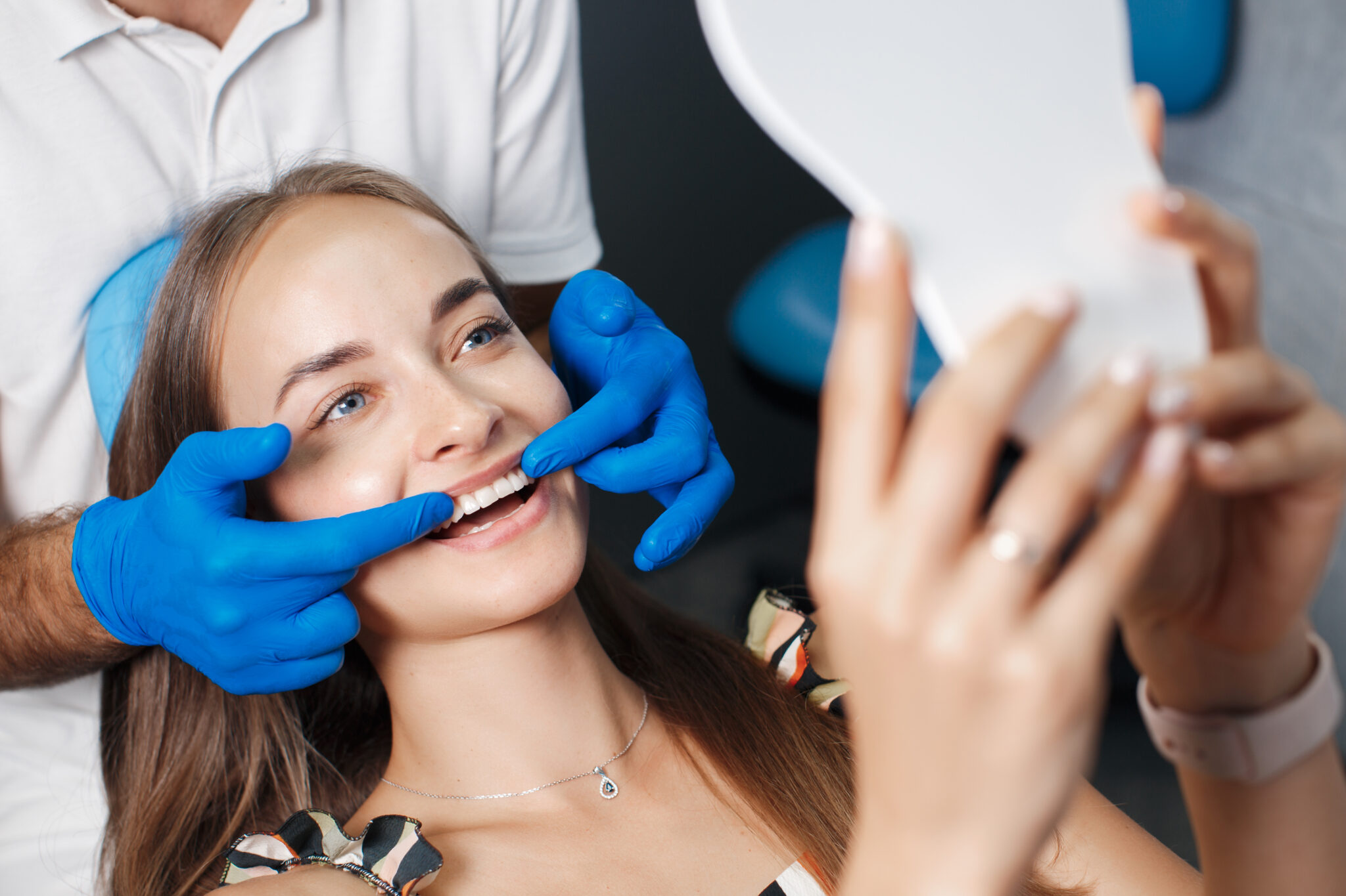 Hashtagedentist_how-porcelain-veneers-can-perfect-your-smiles-2048x1365.jpg