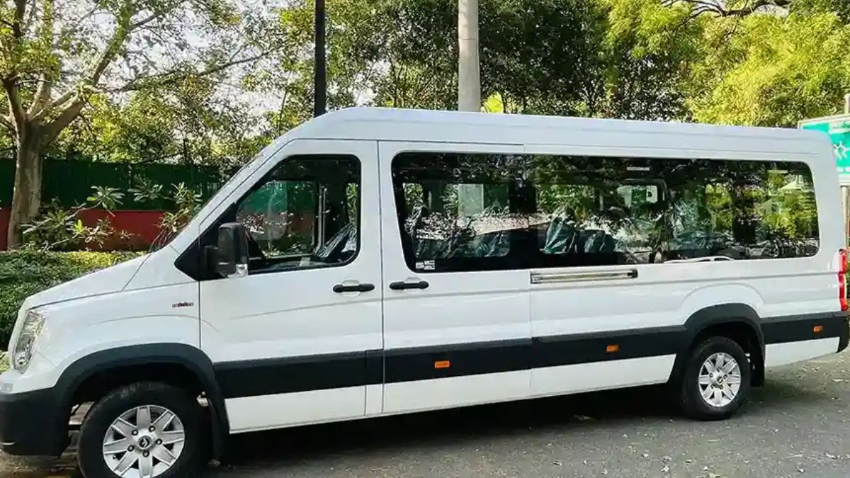 Click to enlarge What Is the Price of Force Urbania 17 Seater on Rent in Delhi.jpg